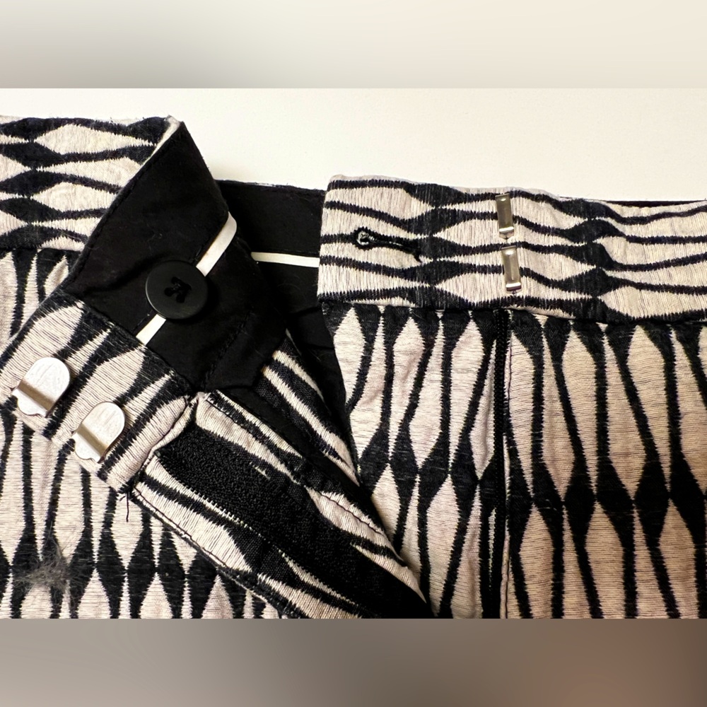 Joe Fresh Black and White Geometric Pattern Shorts Structured Fit Size 8 - Picture 6 of 11